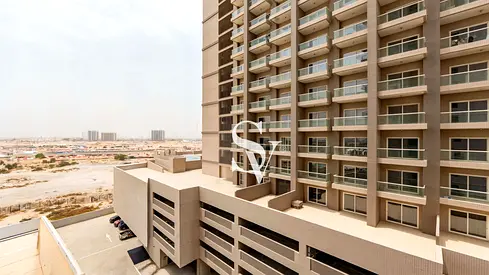 Chiller Free |Brand New |Closed Kitchen |Mid Floor