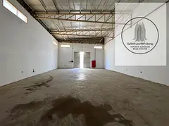 Warehouse for rent, 2,500 sq. ft., located on a main street at an excellent price.