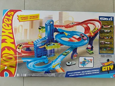 Hot Wheels City Multi-Level Playset with 5 Cars - New in Box