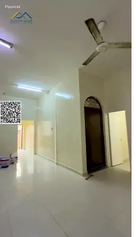 ملحق أرضي فخم للإيجار في الرقايب، عجمان | مدخل منفصل وحوش خاص | 3 غرف ونوم + غرفة عاملة وصالة | 66,000 درهم