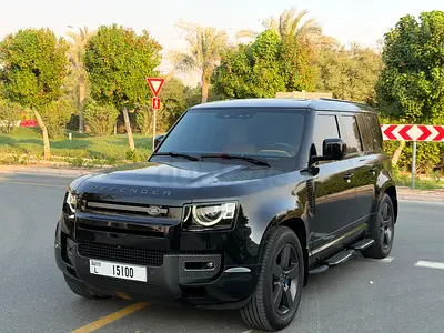 Under warranty + service Land Rover Defender v6 GCC specifications 2023 model