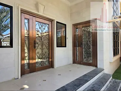 فرصة مميزة للعائلات الباحثة عن فيلا واسعة بتشطيب حديث وفي موقع مميز في المويهات 2، مع مساحات واسعة وتصميم مناسب للسكن العائلي.