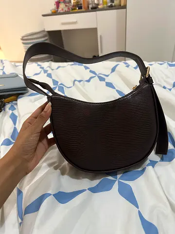 Brown crescent shoulder bag - lightly used