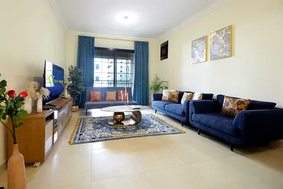 Gorgeous 1 bedroom with pool and garden access