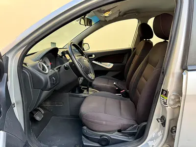 2011 FORD FIGO 照片 8