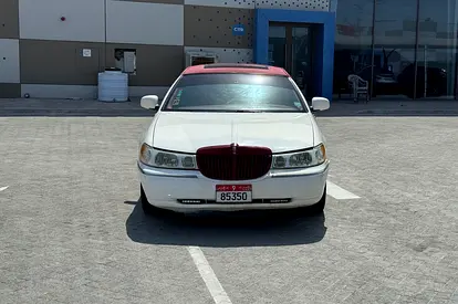 Lincoln Town Car Signature Limited 2001 GCC Specs