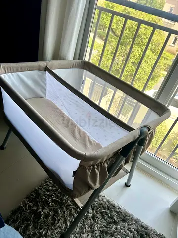 Twin bedside bassinet / baby crib - beige, excellent condition