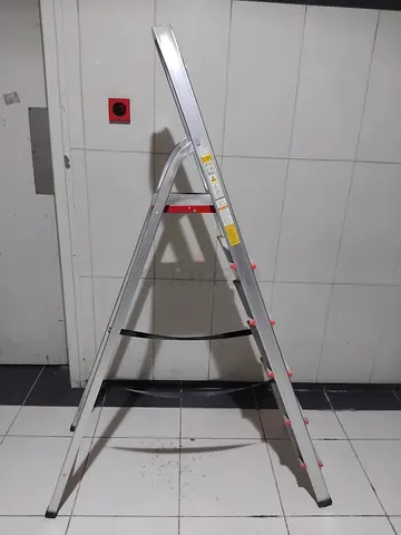 Lightweight 4-step Aluminum Folding Ladder - Good Condition