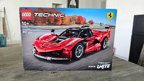 LEGO Technic Ferrari 42212 — 897 pcs, Brand New Box