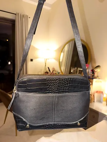 Black croc-effect shoulder bag with long strap - good condition