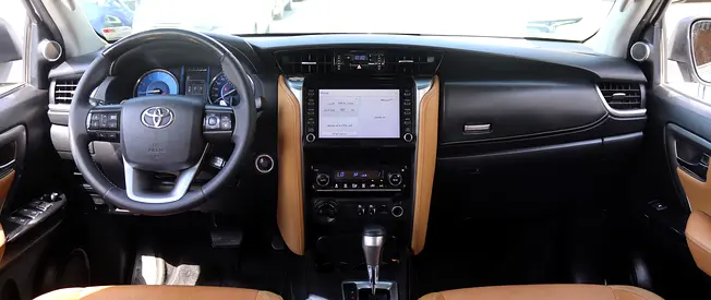 2021 Toyota FORTUNER — миниатюра 12