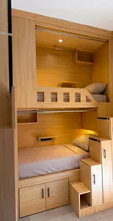 Executive Femal Near Gardens Metro Station