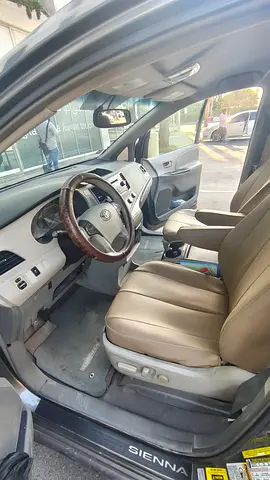 2011 Toyota SIENNA — фото 6
