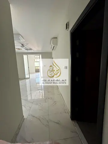 🏡✨ للإيجار السنوي في عجمان – الروضة 3 | غرفة وصالة بمساحات كبيرة ✨🏡  📢 فرصة مميزة وبسعر مناسب في منطقة الروضة 3! متوفر الآن شقة غرفة وصالة بمساحات