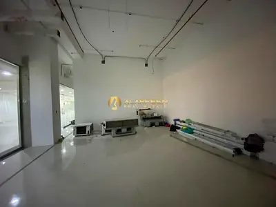 Prime Retail Shop | High Visibility | Arjan