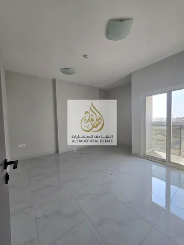 غرفتين وصاله مساحه كبيره بالجرف 3 قريب من السوق الصينى وشارع محمد بن زايد عجمان