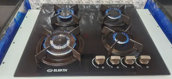 Elekta 4-Burner Gas Hob with Glass Top - Used, Working in very good condition.