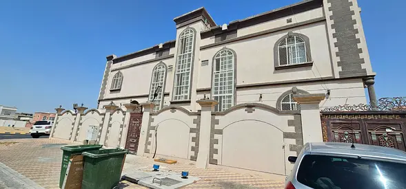 ملحق  للايجار في منطقة الرقايب بامارة عجمان مع المكيفات بسعر مناسب بجوار جميع المدارس والمساجد مكون من 4 غرف نوم وصاله +3حمام .