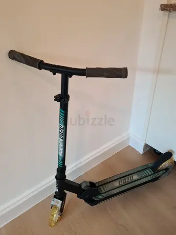 Manual Adult Kick Scooter - Foldable Urban Commuter Scooter in Good Condition
