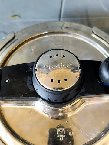 Prestige pressure cooker lid with safety weight - used with 2 oven pans