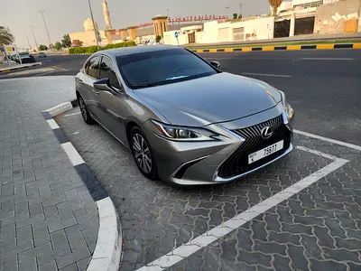 2019 Lexus ES 300h GCC Specs in Excellent Condition