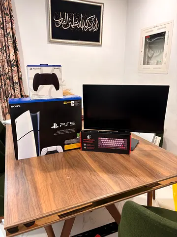 Gaming setup! New sealed PS5 slim 1yr warranty+ monitor + extra controller + keyboard FIXED PRICE