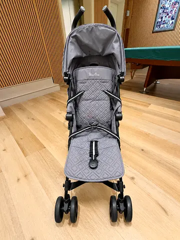 Lightweight compact umbrella stroller - good condition - great for travel purposes