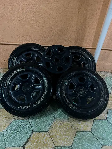 Set of 5 OEM Jeep 17 model 2022" Rims with Yokohama Geolandar A/T Tires - Excellent Condition