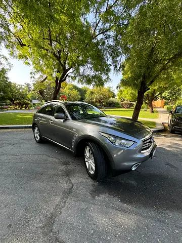 2015 Infiniti QX70 照片 2