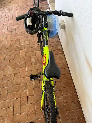 B’Twin Rockrider 340 Mountain Bike – AED 450