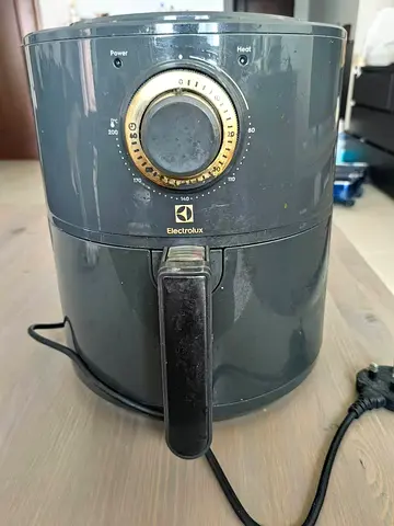 Electrolux Air Fryer with Mechanical Timer - Used