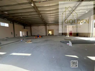 130كيلوواط كهرباء | مستودع صناعي مع 5غرف سكن للعمال للايجار بأم القيوين