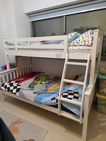 White wooden Bunker bed for kids in excellent condition