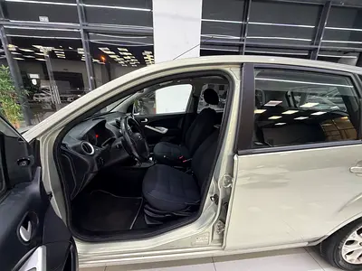 2015 FORD FIGO 照片 8