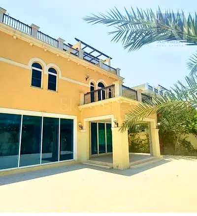 Stunning 5BR Legacy Villa | Massive Plot | Private Pool | Vacant on Transfer