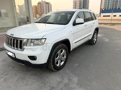 2013 Jeep Grand Cherokee 4WD Limited GCC Specs Excellent Condition