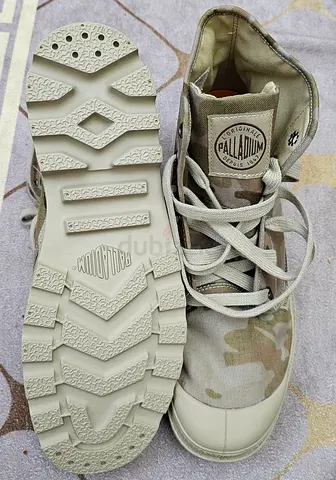 Casual Men’s Shoe by Palladium  جزمة شوز رجالي براند اصلي