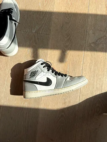 Used Nike Air Jordan 1 style white/black sneakers - size unknown
