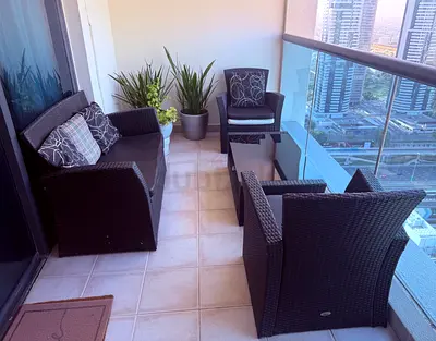 Outdoor 4-seater wicker/rattan sofa set with 6 cushions to enjoy good weather