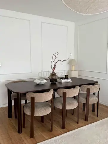 Modern dark wood dining table with 6 upholstered chairs - set in excellent condition