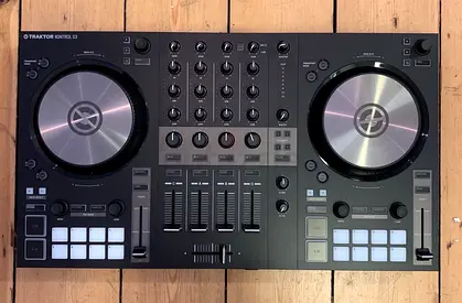Traktor Kontrol S3 MK3 DJ Controller with Case