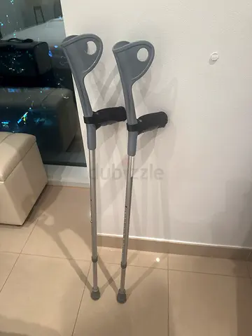 Pair of adjustable underarm crutches - good condition