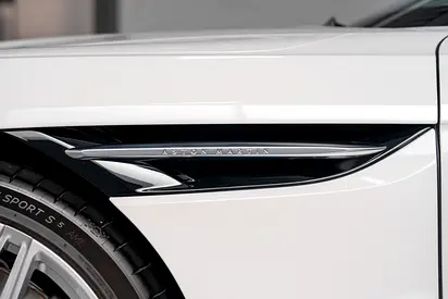 2025 Aston Martin DB12 — фото 8