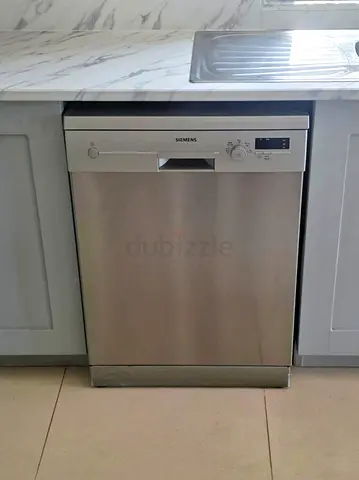 Siemens freestanding stainless steel dishwasher - good working condition