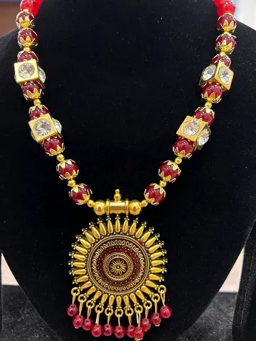 Handmade Indian-style Gold-tone Pendant Necklace with Red Beads
