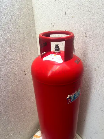 Full 39.9kg Red LPG Gas Cylinder - Good Condition