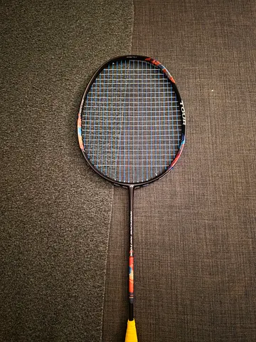 Yonex Nanoflare 700 Tour 4u g5
