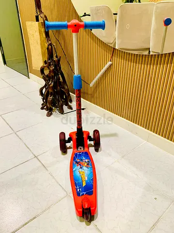 Kids 3-Wheel Adjustable Scooter - Red, Good Condition (3-6 years)