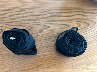 Venom Pair of black hand wraps / wrist wraps for boxing 4m