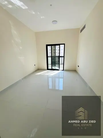 فرصة بـ الجرف 3! غرفة وصالة أول ساكن مع روف كبير و2 حمام بجوار فزعة والسوق الصيني بـ 34,000 على 4 دفعات